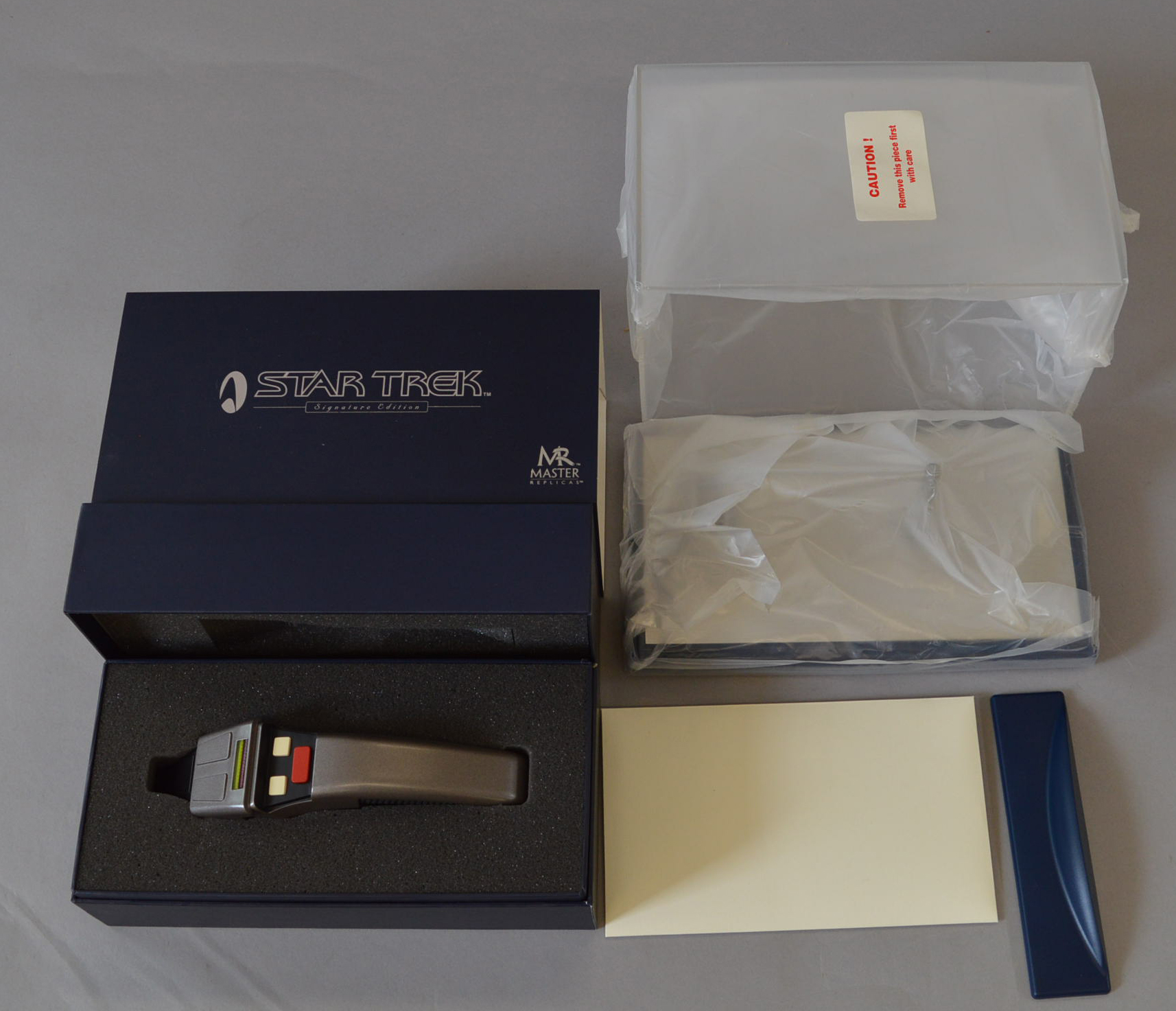 Star Trek. Master Replicas. ST-102S First Contact Phaser Signature Edition.