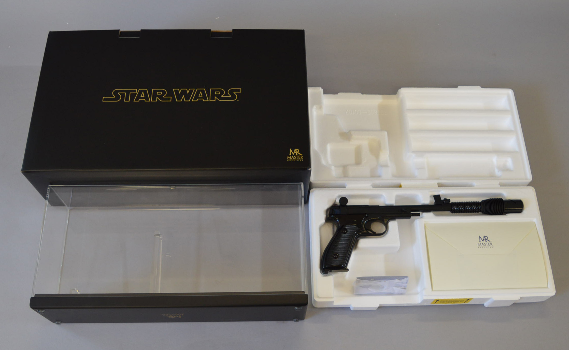 Star Wars. Master Replicas. SW-122 Princess Leia Blaster Ltd Edition.