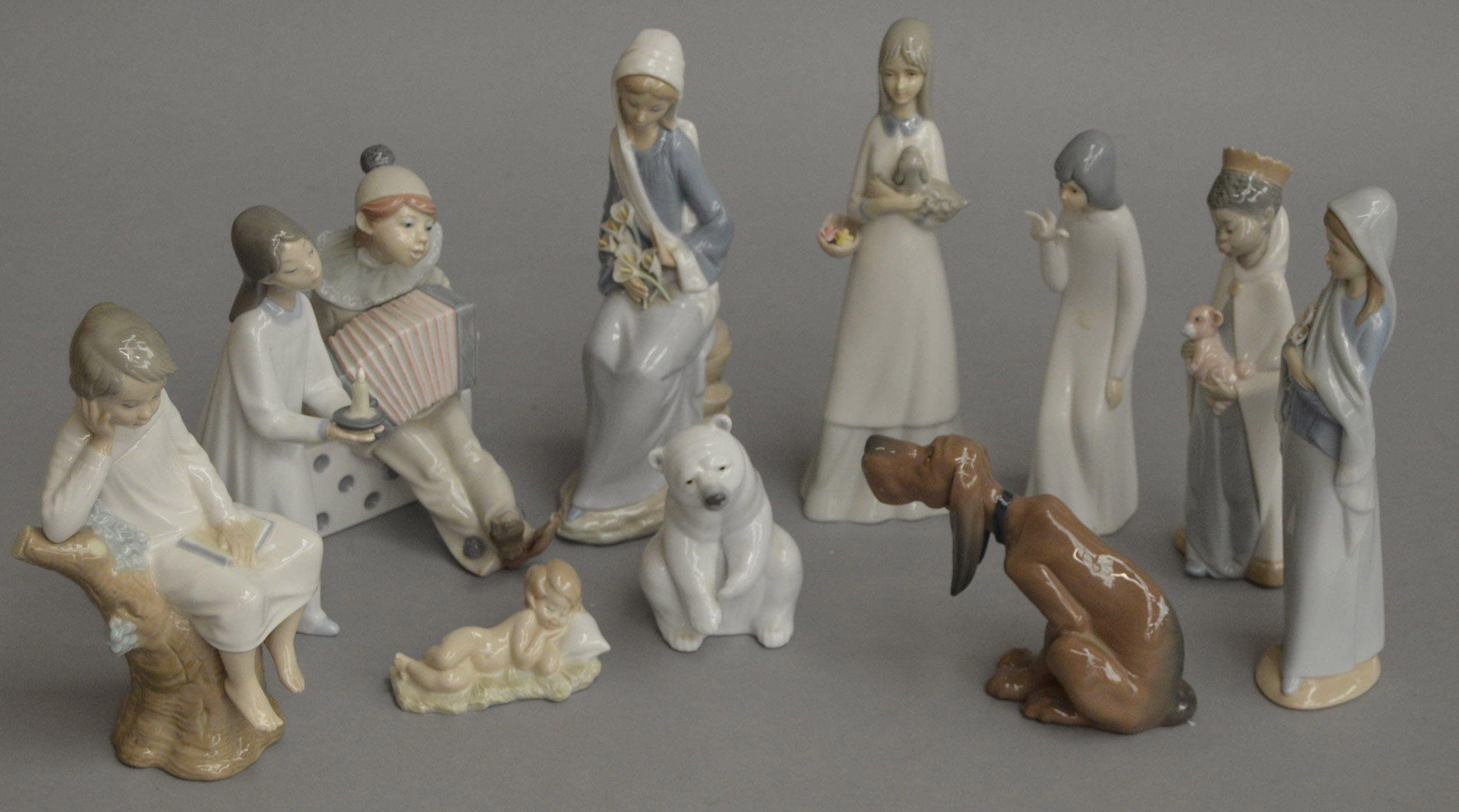 8 Lladro porcelain figures together with two other Spanish examples (10)