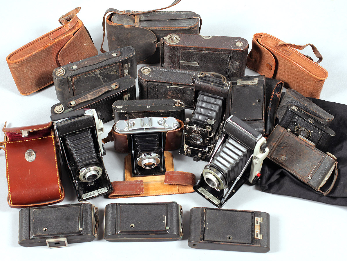 Quantity of Kodak & Other Folding Vintage Cameras. Including 2x Kodak Juniors etc. - Image 3 of 3