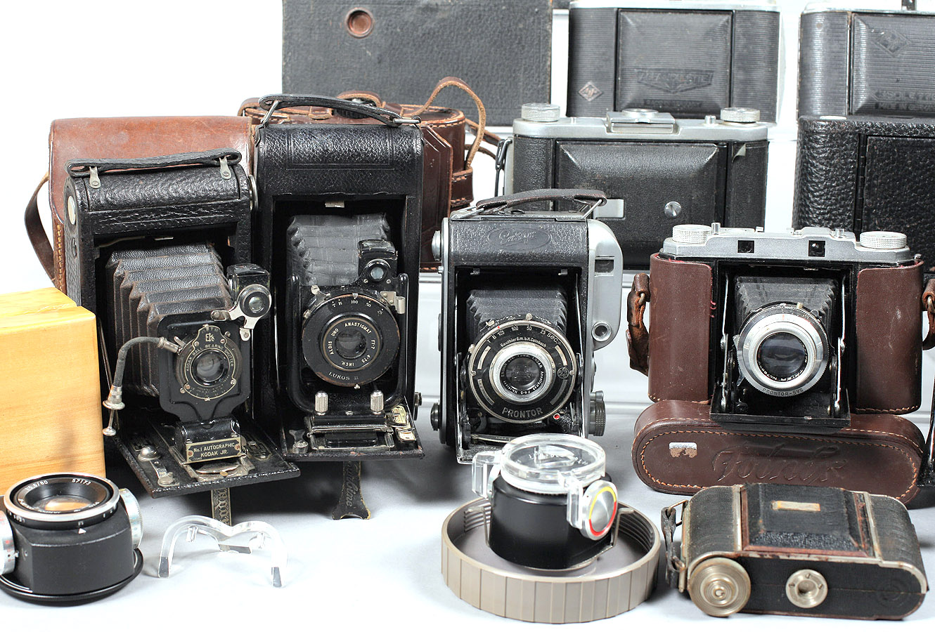 Box of Folding & Other Vintage Cameras. - Image 2 of 4