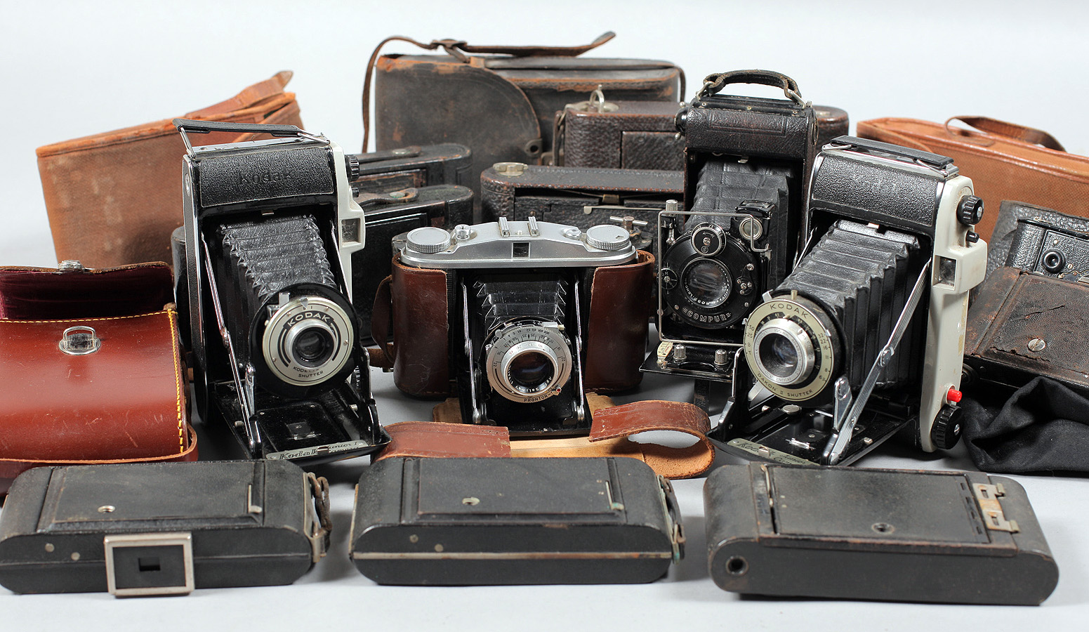 Quantity of Kodak & Other Folding Vintage Cameras. Including 2x Kodak Juniors etc. - Image 2 of 3