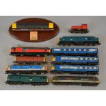 OO Gauge 9 x assorted diesel & electric locomotives, includes Blue Pullman,