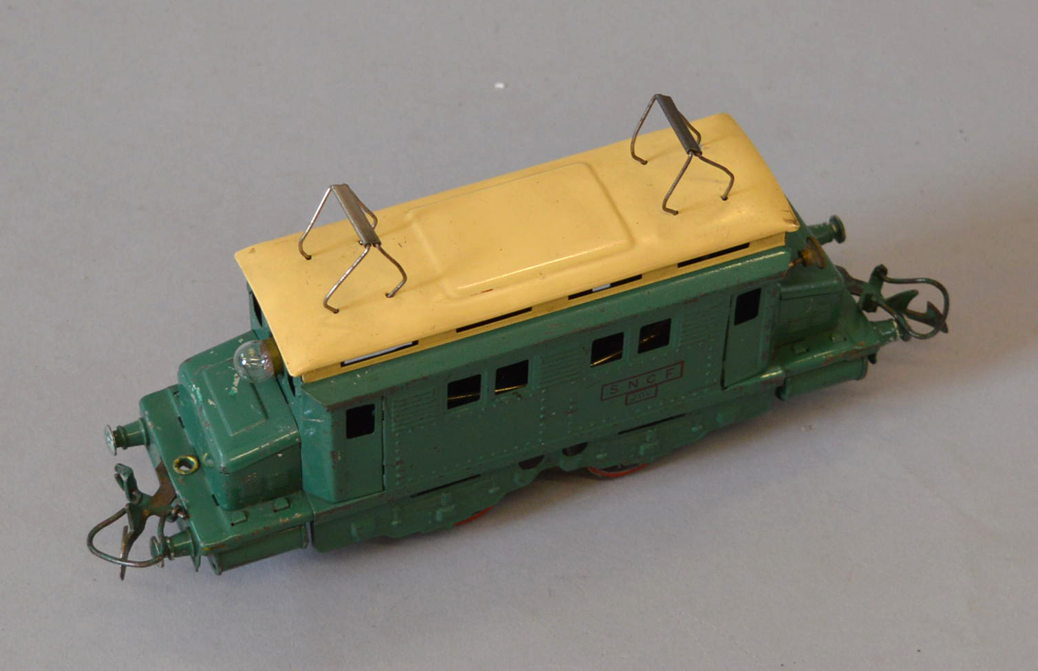 O Gauge Hornby. 20V electric. Pantograph loco. S.N.C.F livery. - Image 2 of 2