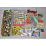 Mixed lot: good quantity of assorted toy soldiers, mostly plastic, including Britains Deetail,