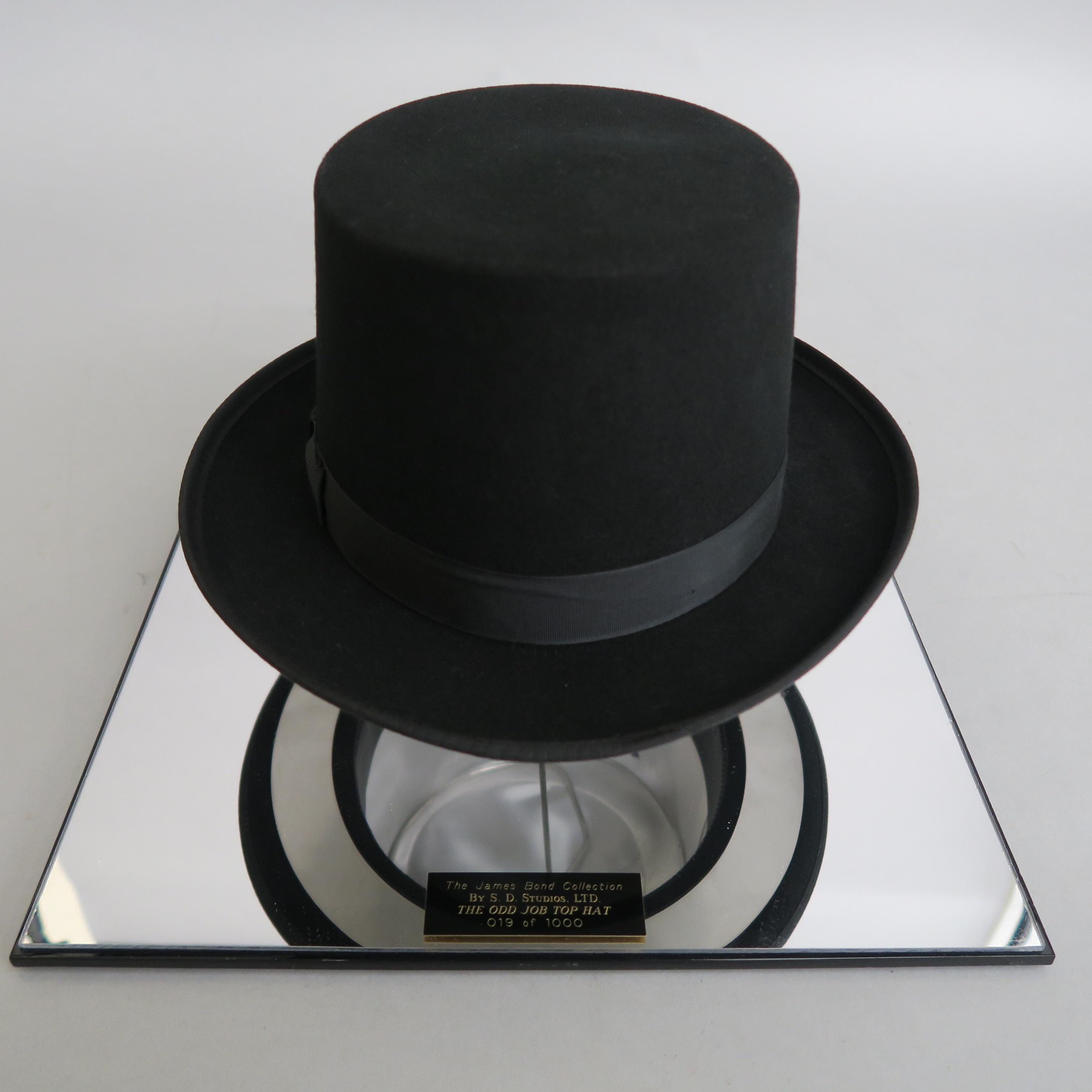 James Bond "Goldfinger" Oddjob Bond villain bowler hat limited edition No.