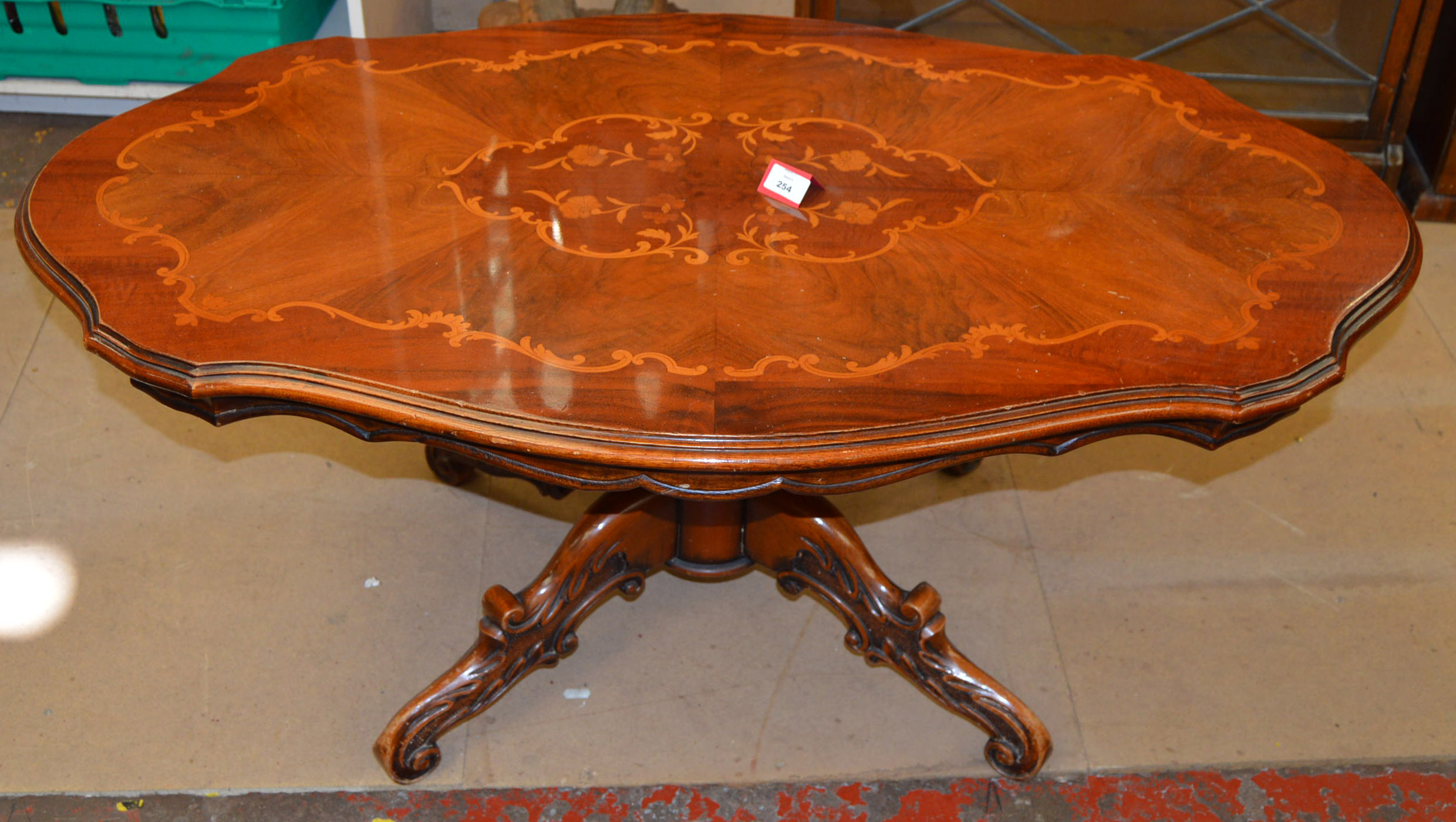 An Edwardian mahogany table. Approx 120cm long.