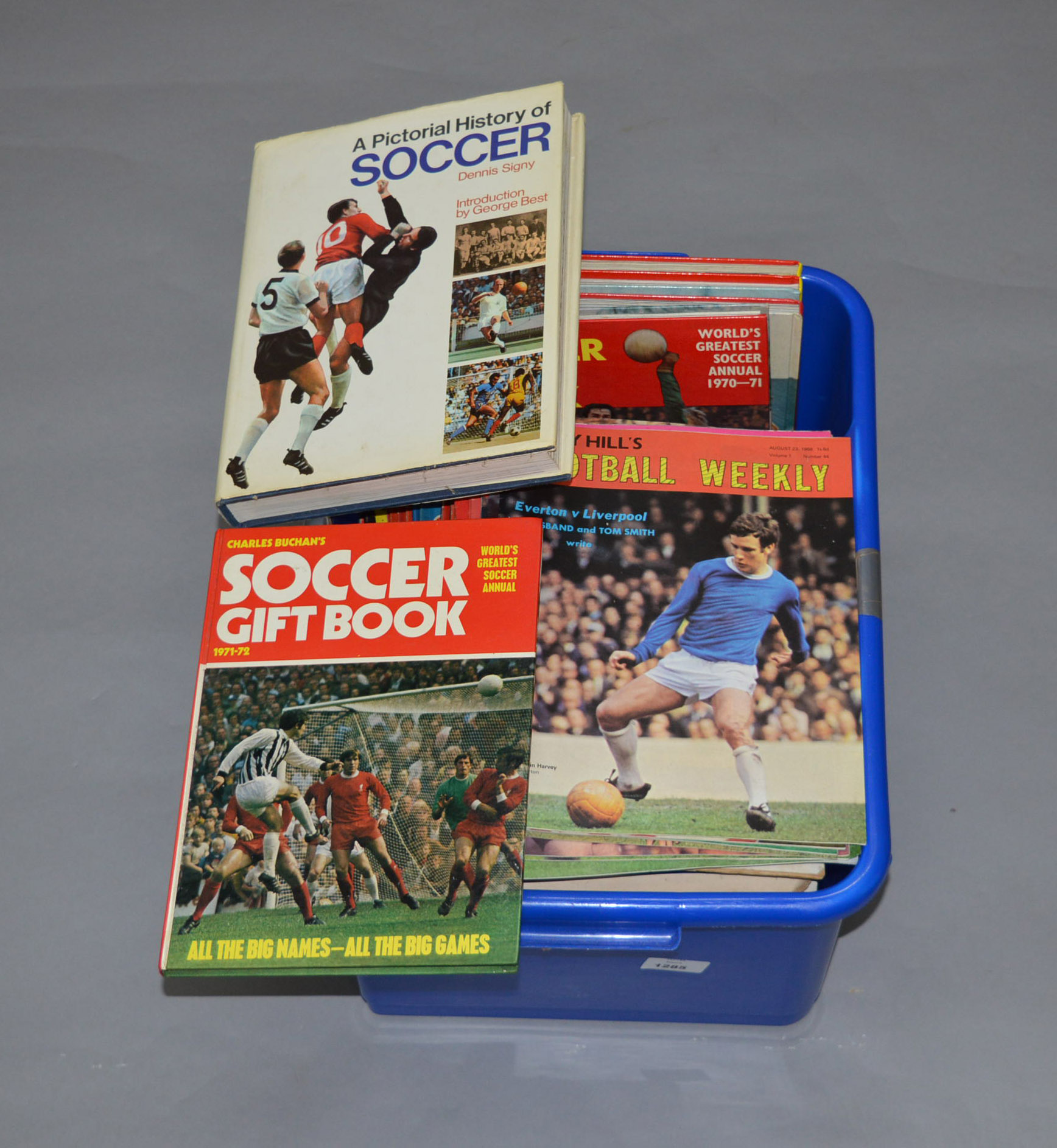 A quantity of football related magazines and annuals,