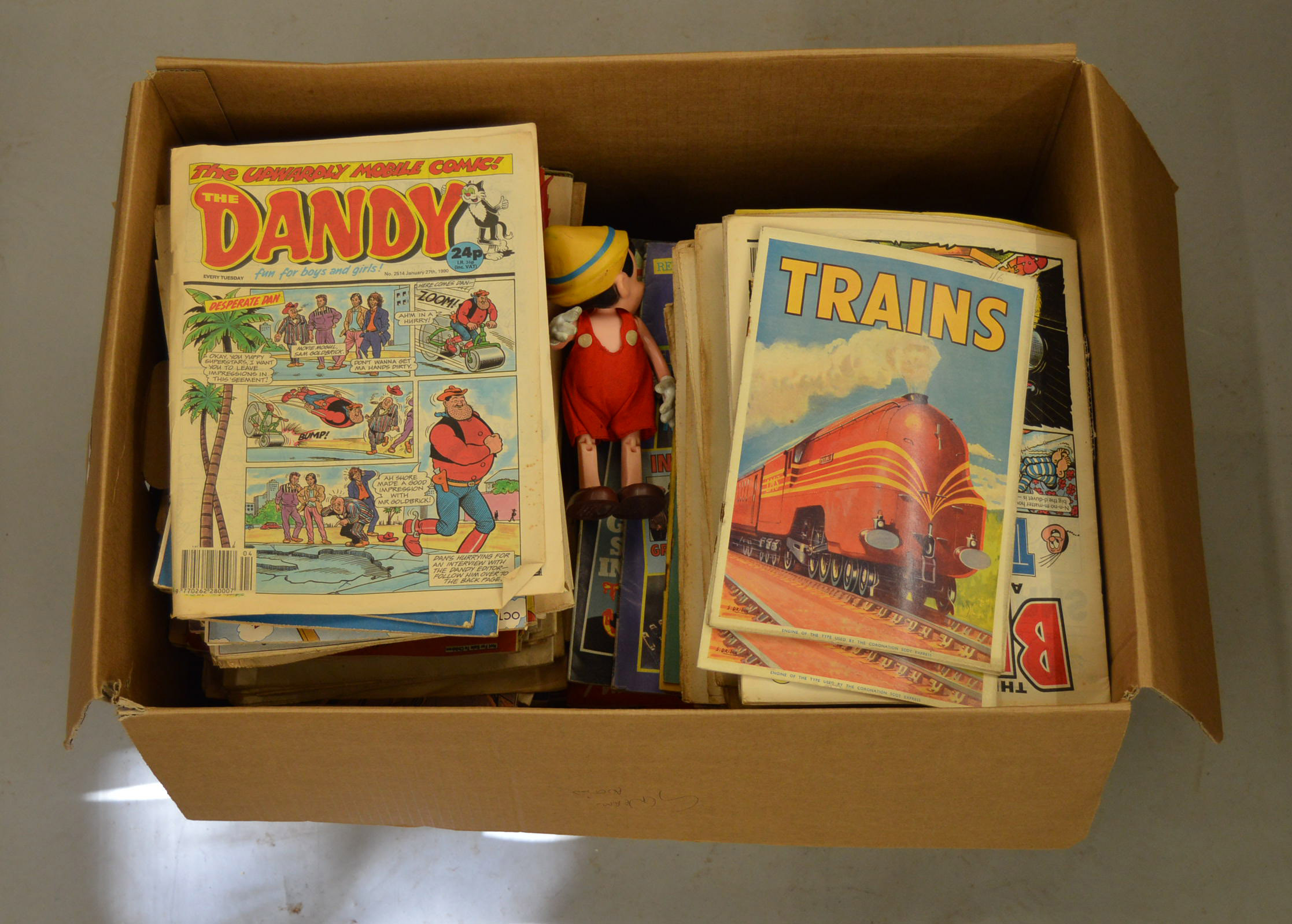 A large mixed lot of vintage comics and annuals including pre-decimal examples.