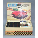 Scalextric Super 124 Set 200, includes: 24C/101 'E' Type Jaguar GT, green, racing number 4 (G,