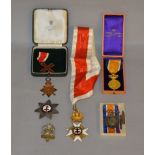 A family quantity of WW1 & WW2 medals to include: a 1915 Trio to W.