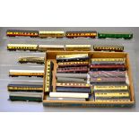 OO gauge. 29 x coaches by Triang and Hornby. Unboxed, conditions vary.