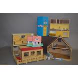 Quantity of vintage Sylvanian Families figures, furniture and buildings.