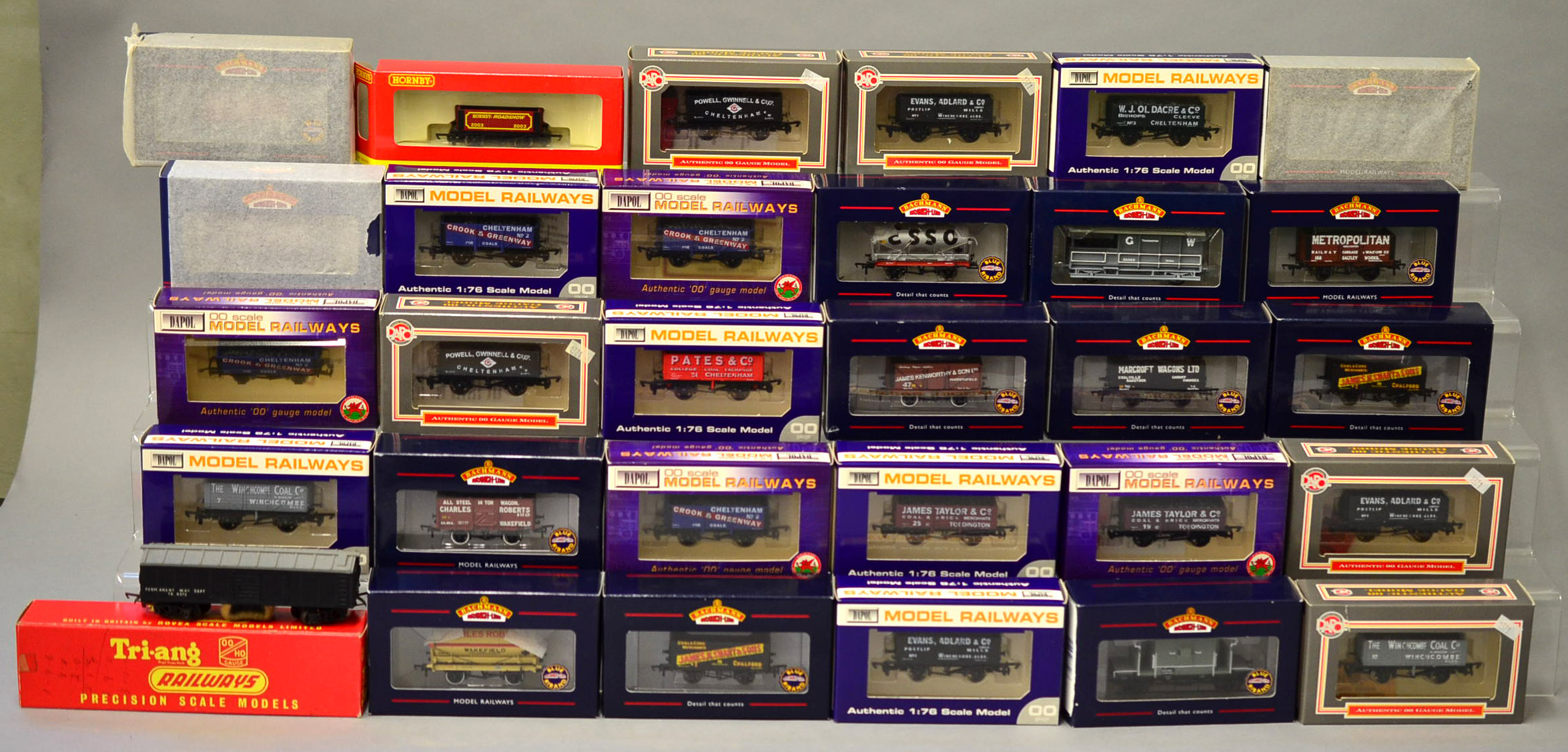 OO gauge. 30 x items of rolling stock by Dapol, Bachmann, Hornby, etc. Boxed and appear VG.