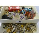 A quantity of various costume jewellery