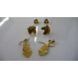 3 pairs of 9ct gold earrings- combined weight 2.09g