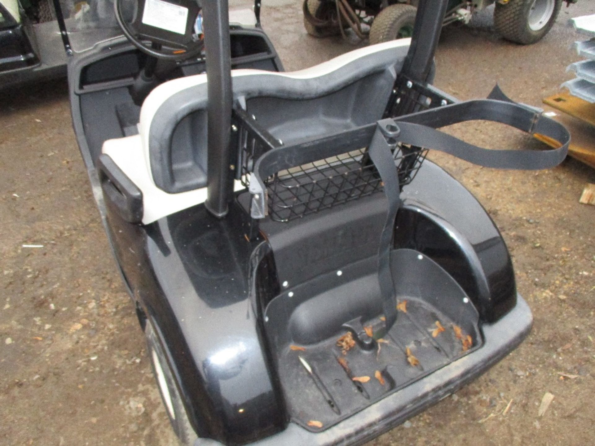Yamaha electric 48v golf buggy yr2013 has been on 3 year contract to major golf course - Image 3 of 3