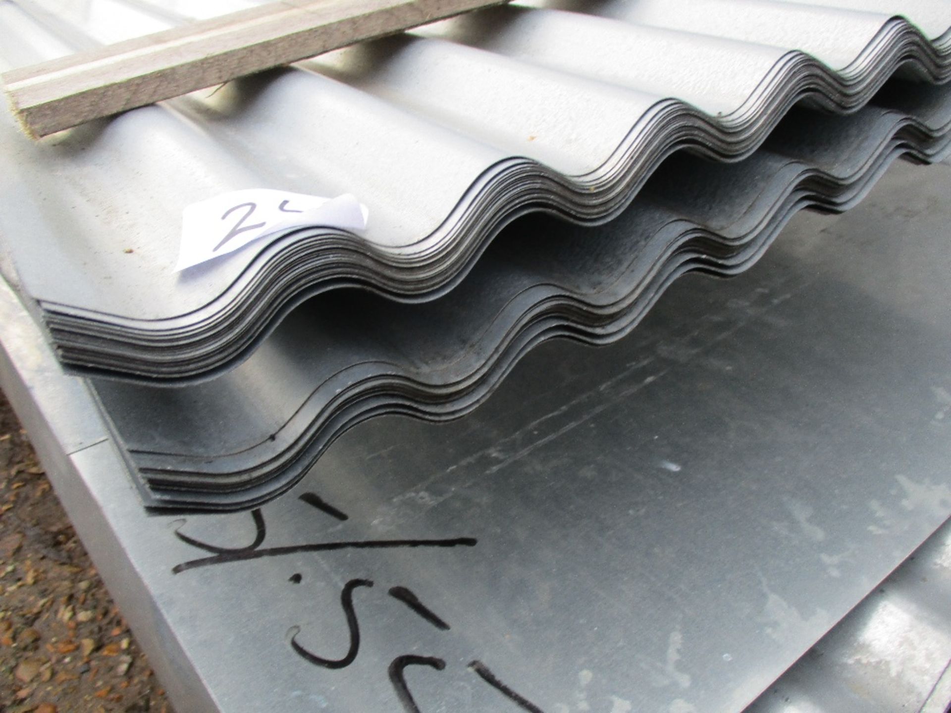 2 x packs of 25no. (50no in total) 10ft corrugated galvanised roof sheets - Image 3 of 4