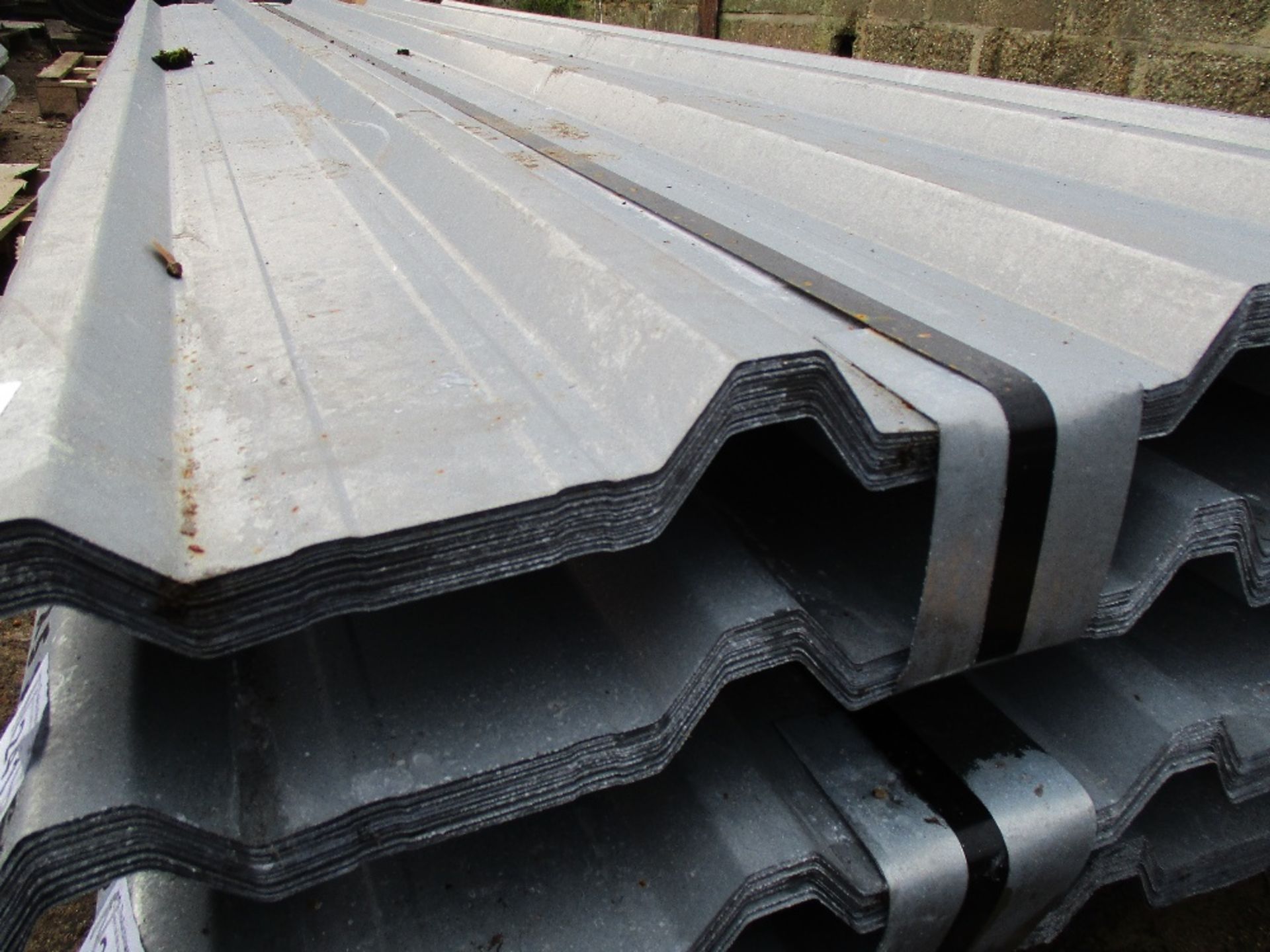 2 x packs of 25no. (50no in total) 10ft galvanised box profile roof sheets - Image 2 of 3