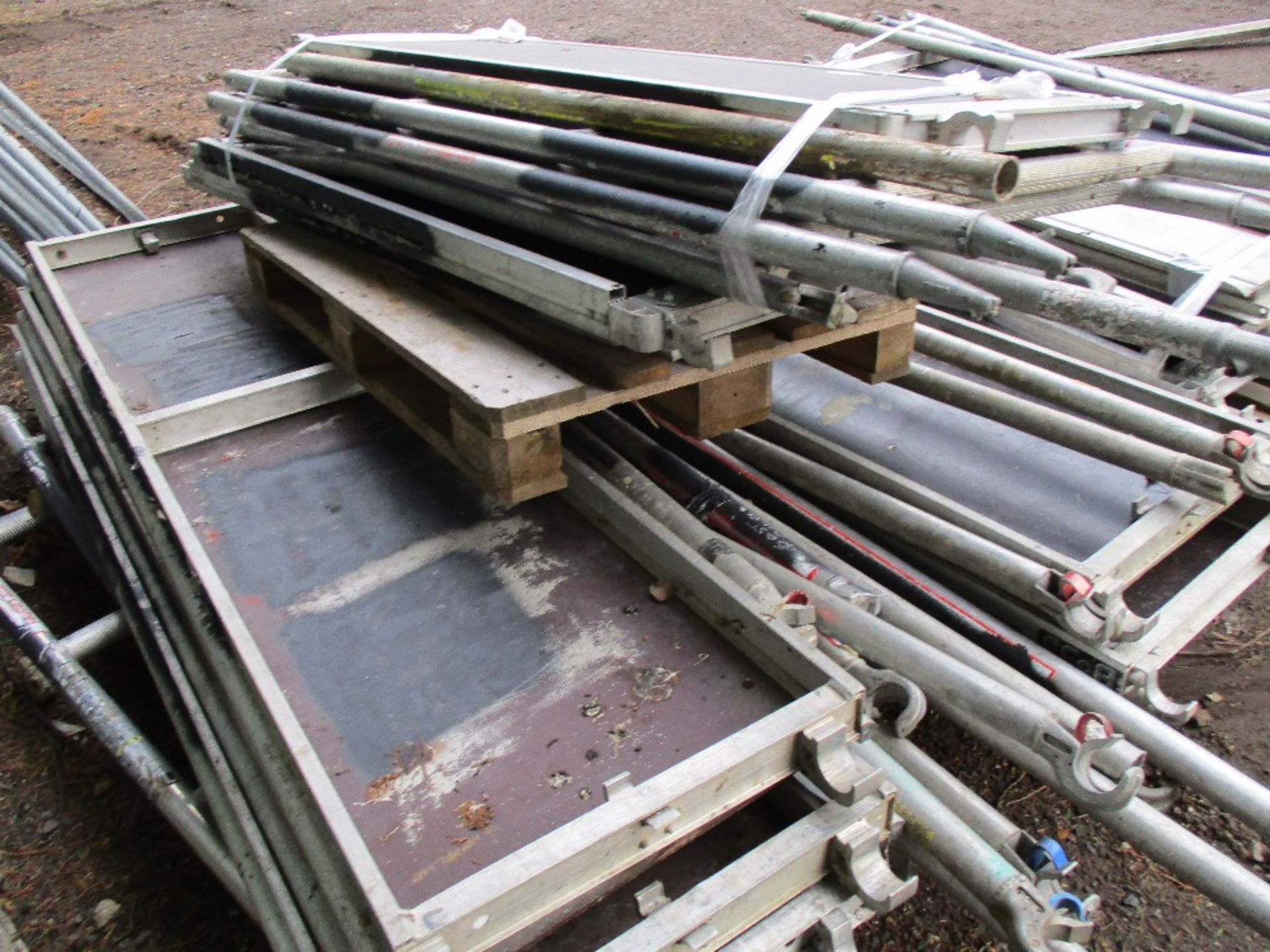 QUANTITY OF BOSS AND ALTO DOUBLE & SINGLE SCAFFOLD TOWER PARTS - Image 5 of 5