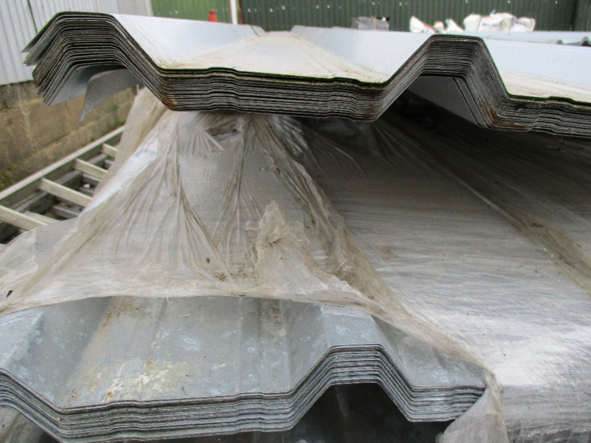 2 x packs of 25no. (50no in total) 8ft box profile roof sheets - Image 2 of 2