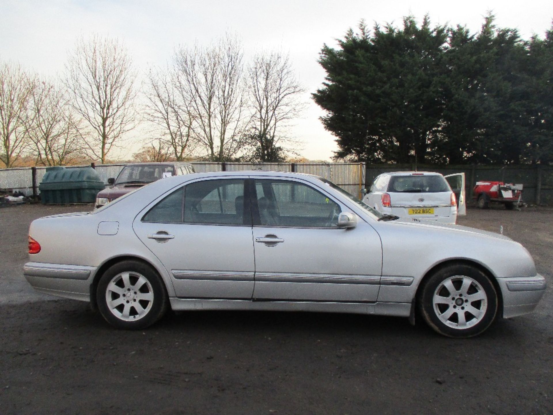 MERCEDES E320 CDI CAR SILVER REG:V524 JBB - Image 2 of 9