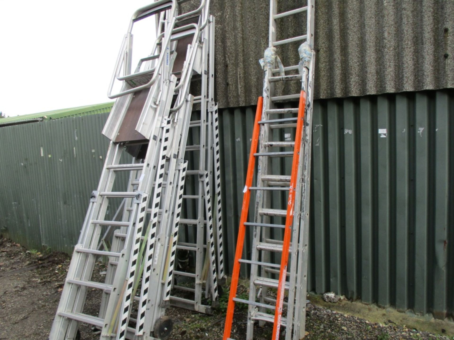 LADDERS AND STEPS - Image 2 of 4