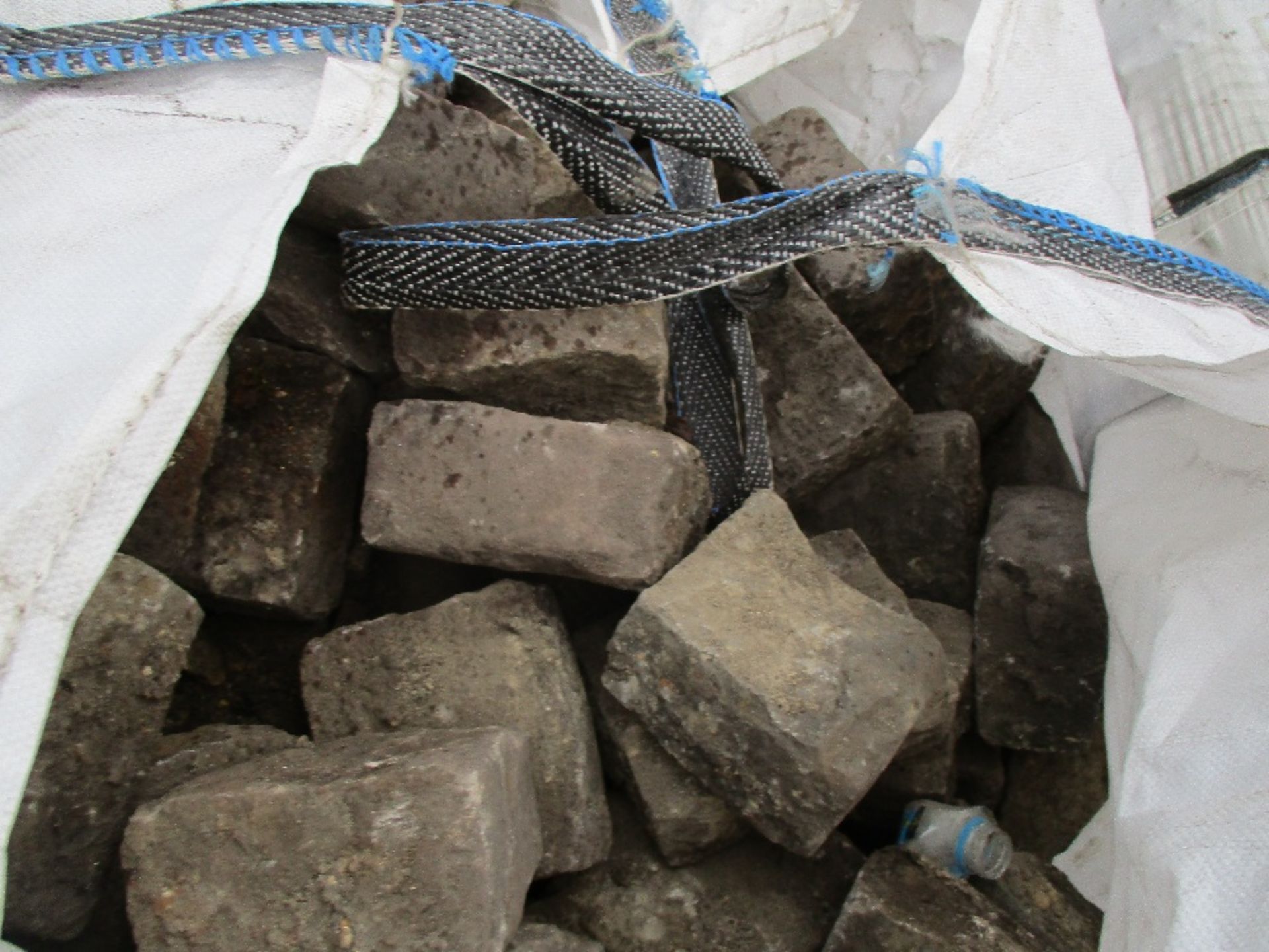 8NO. Bulk bags of granite kerbs/rockery stones - Image 3 of 3