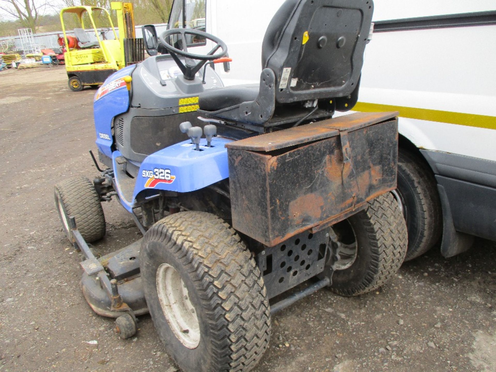 ISEKI SXG326 DIESEL RIDE ON MOWER YEAR 2013 - Image 2 of 5