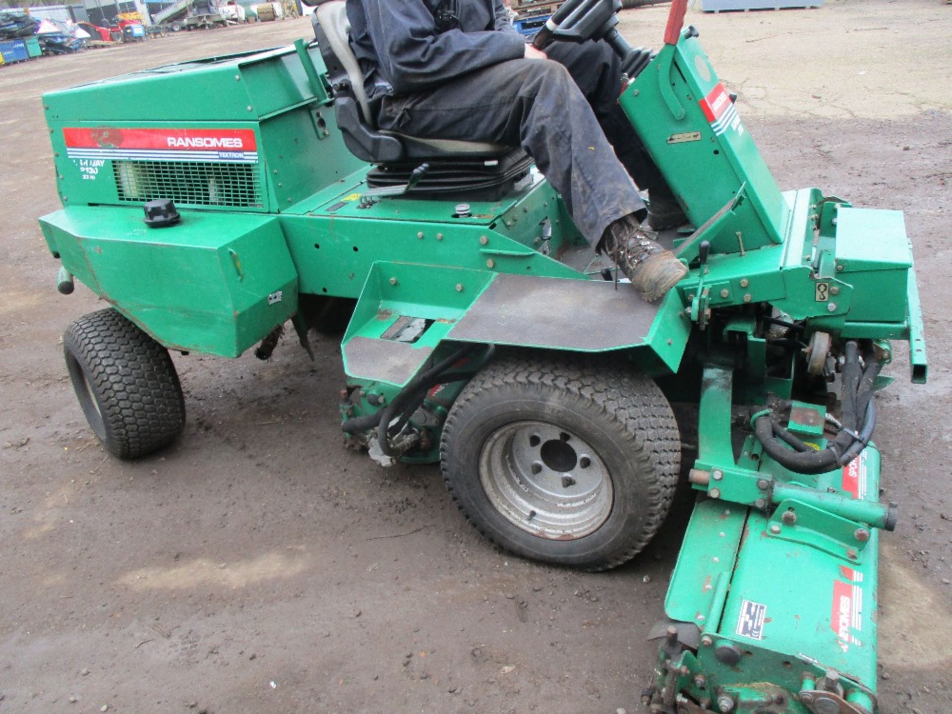 Ransomes 2130 triple mower - Image 3 of 7