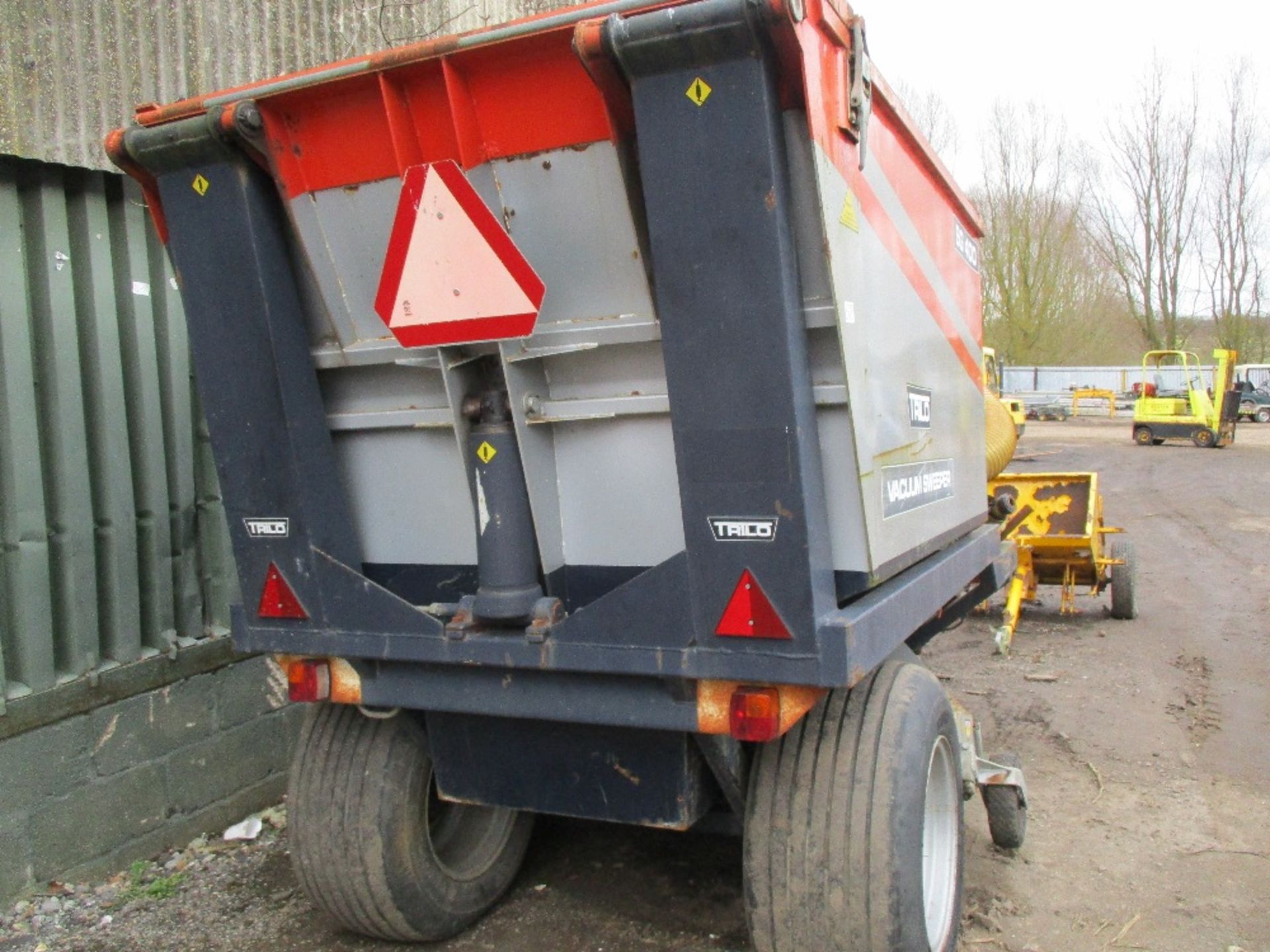 Trilo SG400 high tip vacuum sweeper collector pto operated - Image 2 of 5