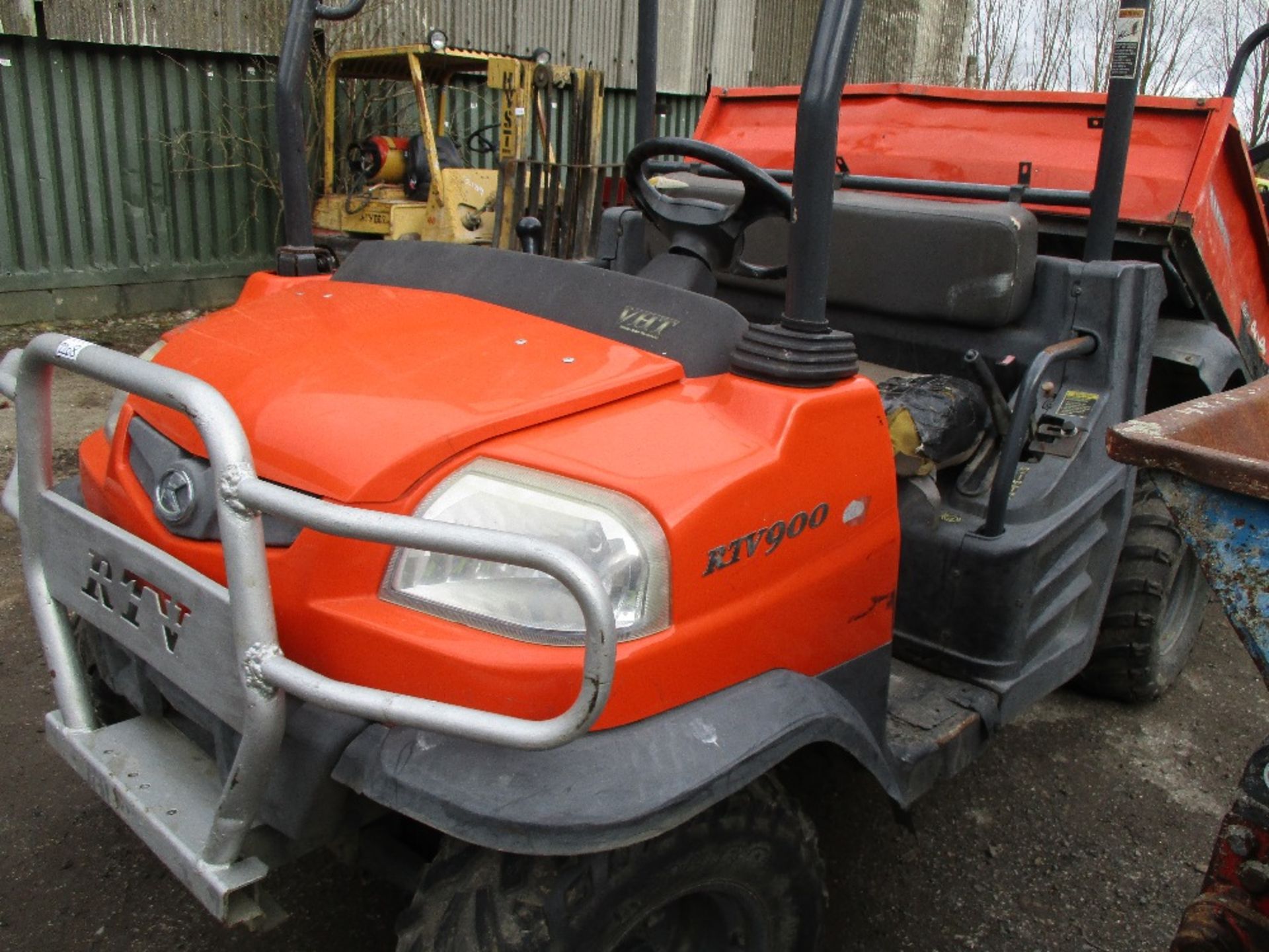 Kubota RTV900 HYDRAULIC TIP UTILITY VEHICLE - Image 2 of 5