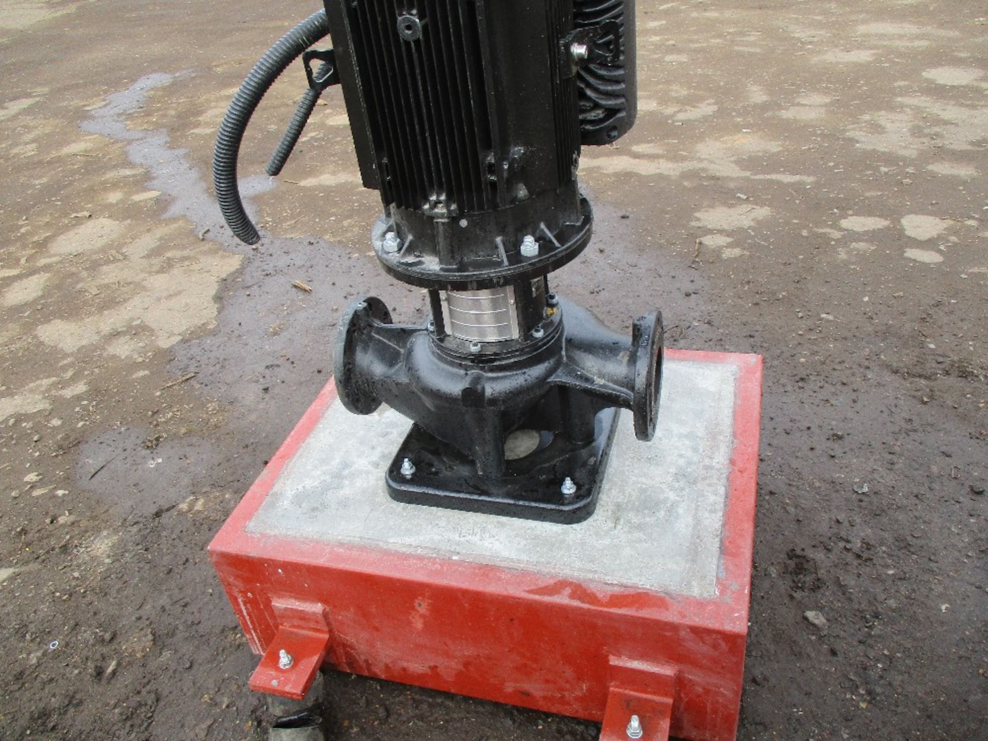 Grundfos TPE100 high output static 3 phase pump - Image 7 of 7