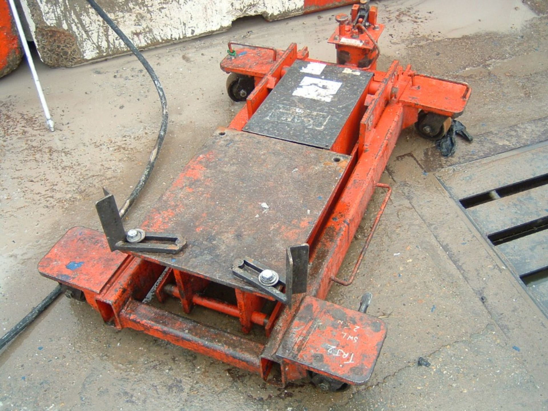 LARGE SIZED TRANSMISSION JACK DESCRIBED AS BEING IN USE.