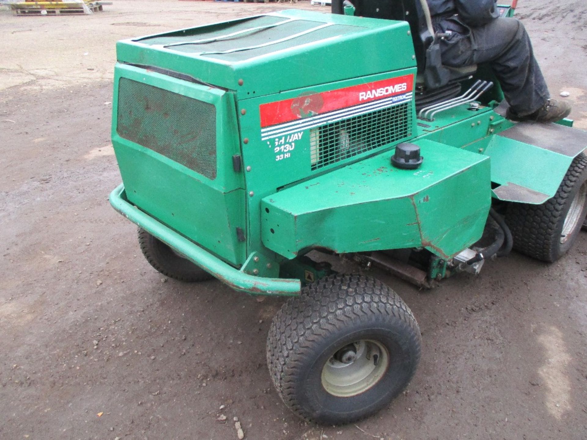 Ransomes 2130 triple mower - Image 4 of 7