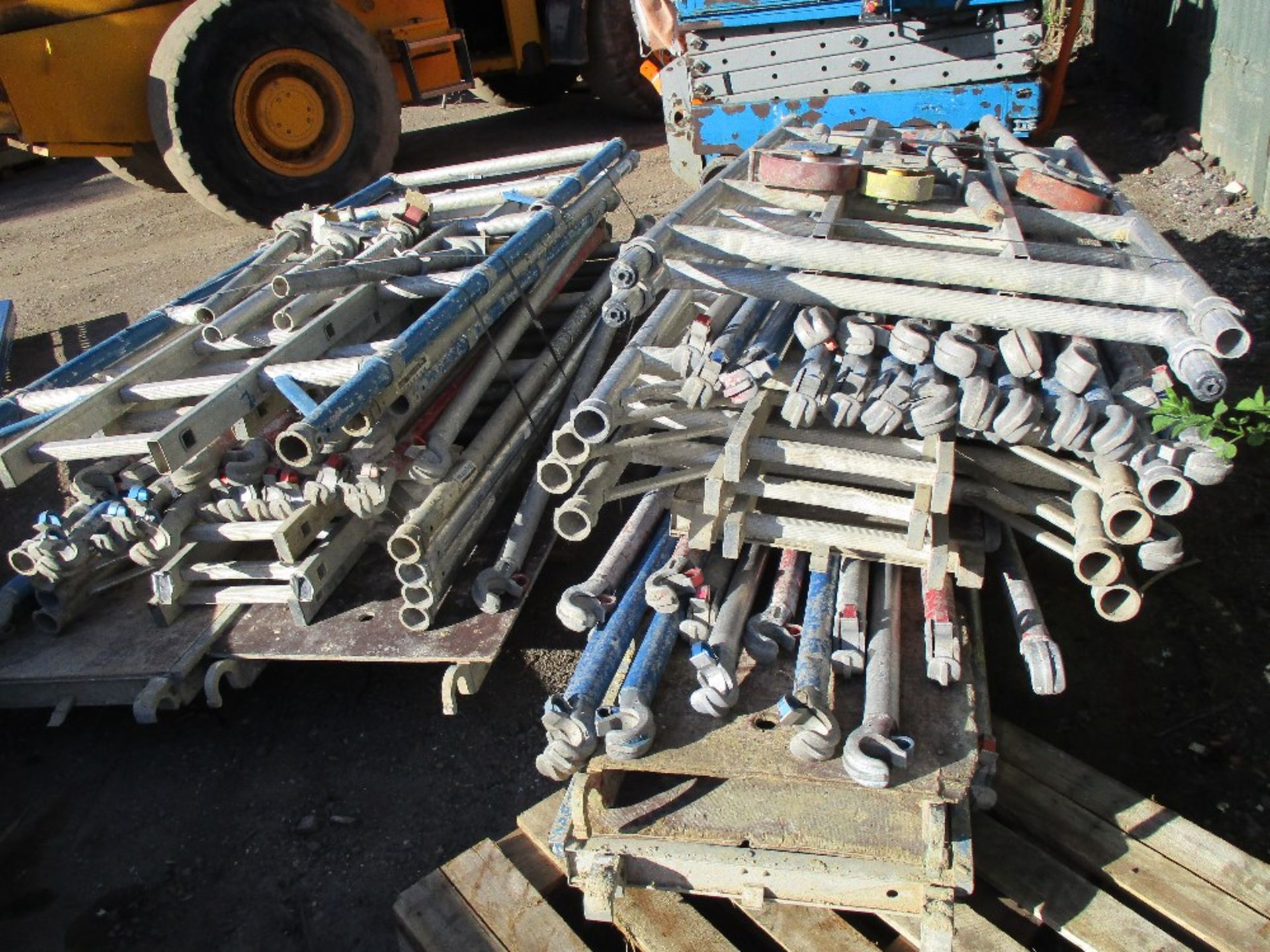 Large quantity of narrow aluminium scaffold tower parts - Image 3 of 3