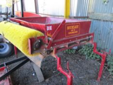 Huxley sand spreader unit demountable