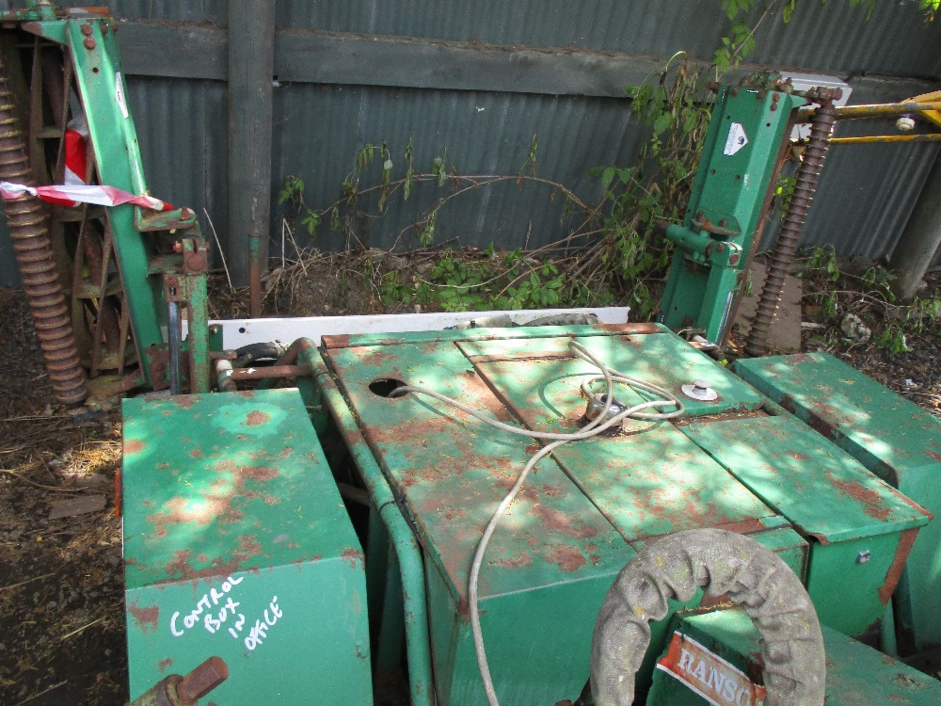 RANSOMES 340TG HYDRAULIC GANG MOWERS WITH CONTROL BOX - Image 2 of 5