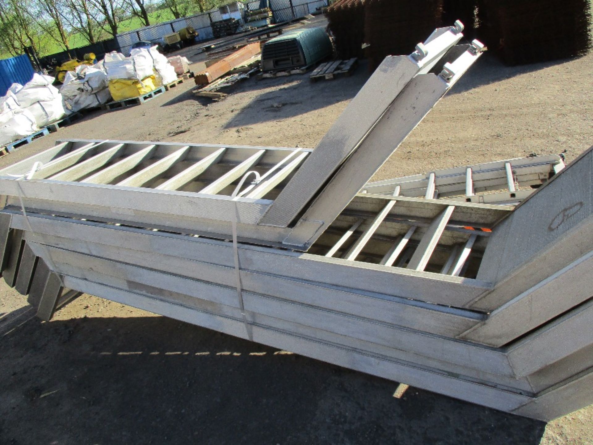 9 X ALUMINIUM STAIR SECTIONS...NO VAT ON HAMMER PRICE - Image 4 of 6