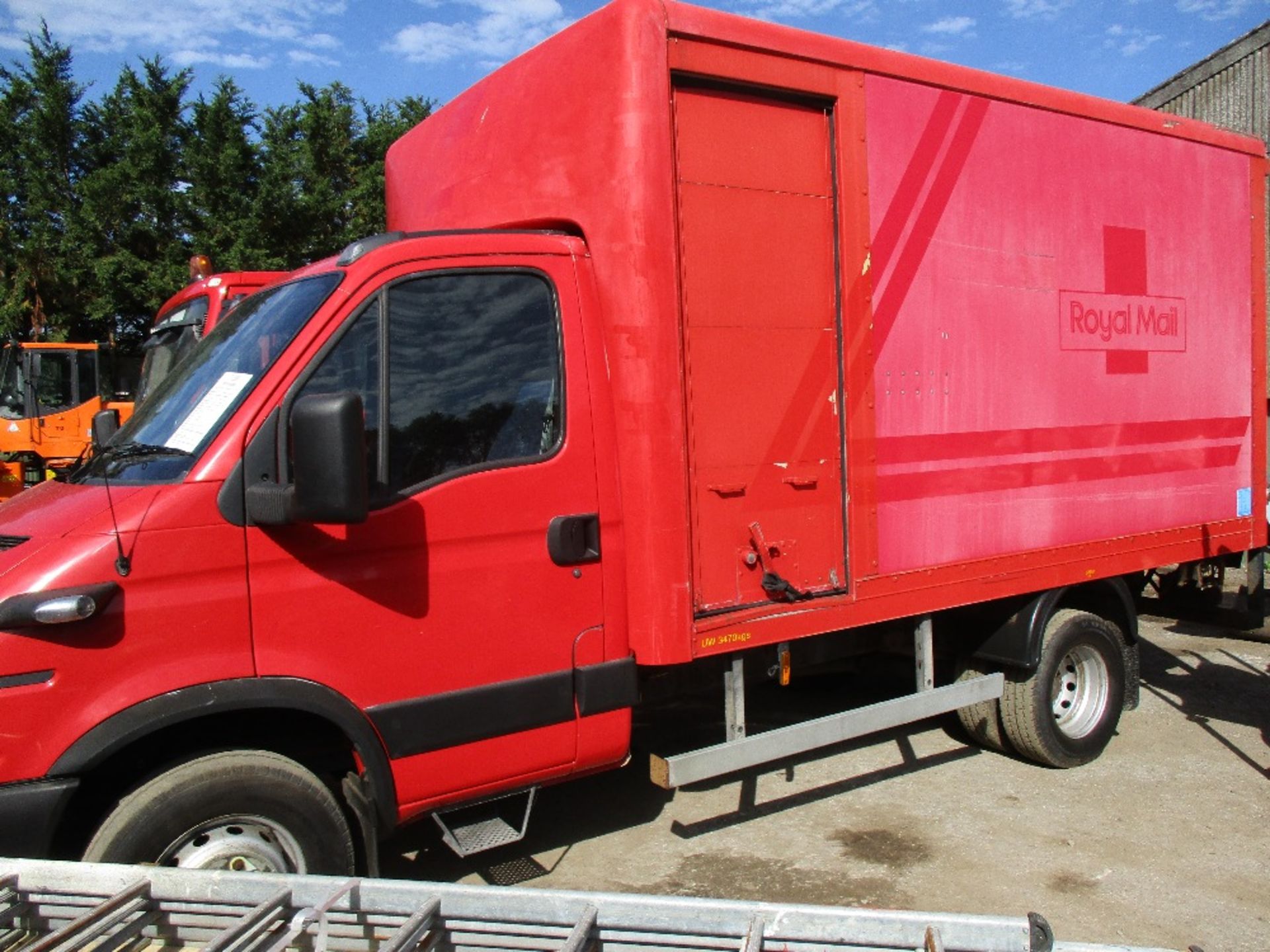 IVECO 6500KG BOX LORRY, EX ROYAL MAIL REG: KE55 AWM - Image 5 of 8