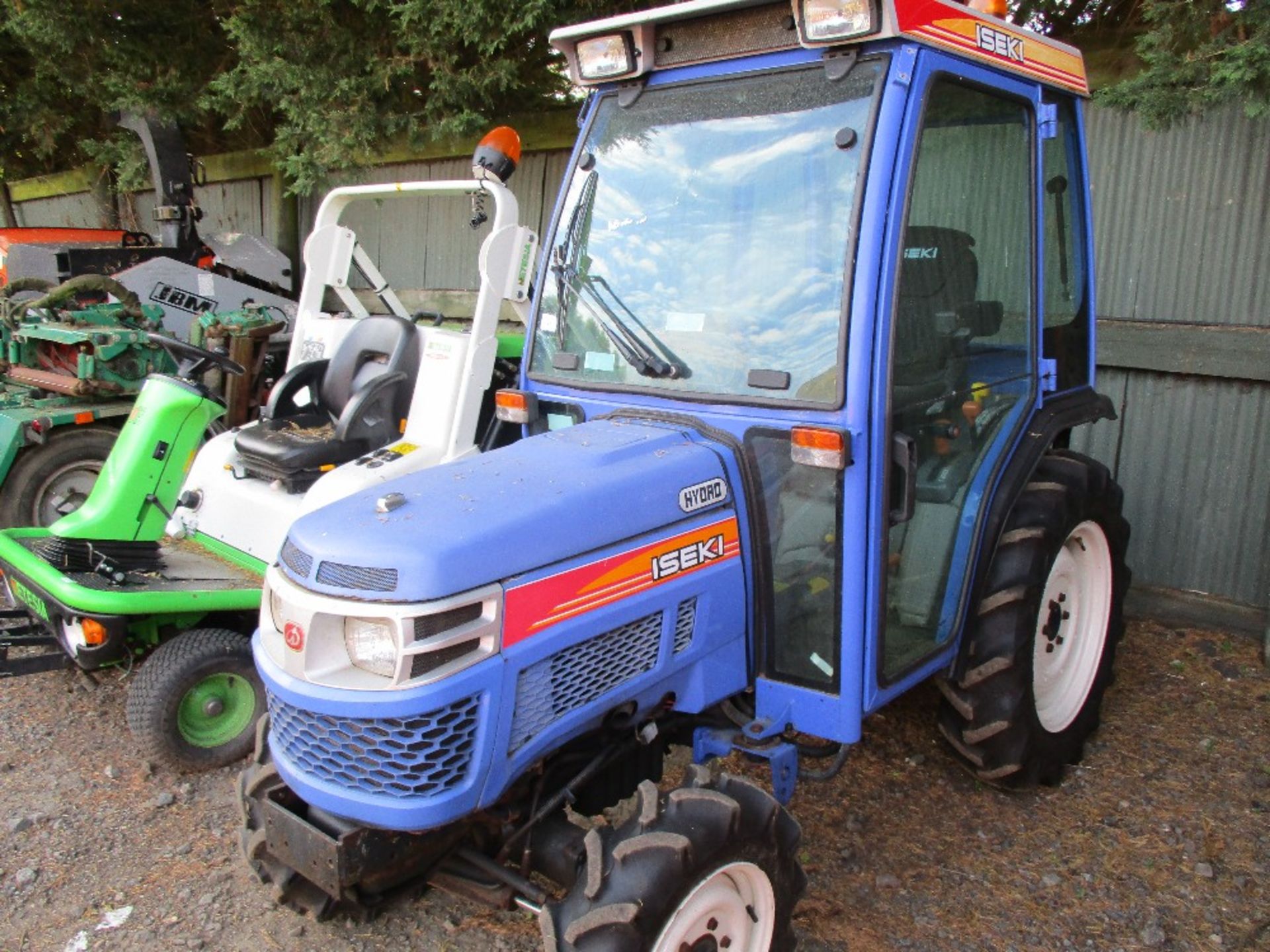 ISEKI COMPACT TRACTOR C/W FULL CAB YR 2011 BUILD - Image 2 of 5