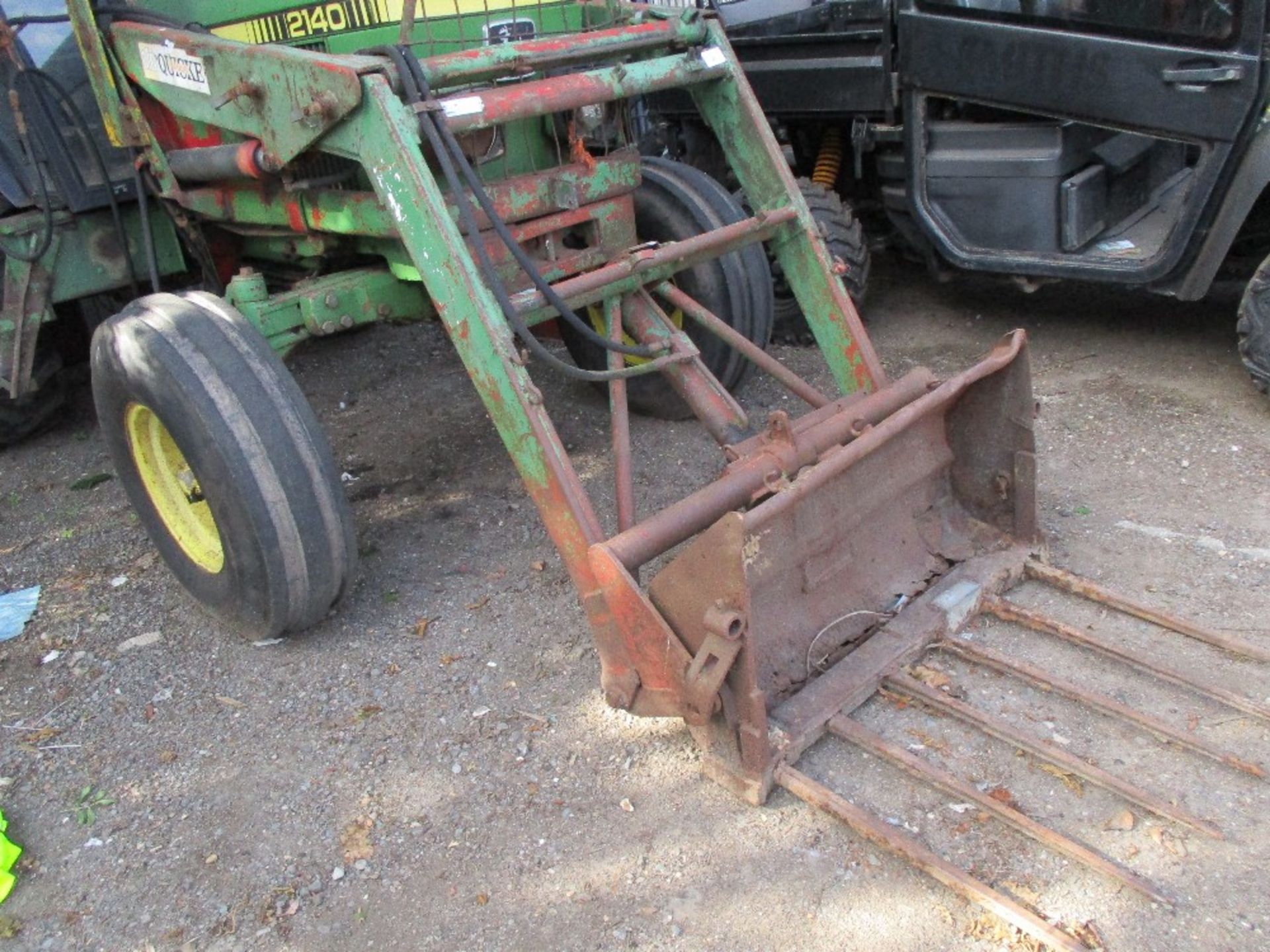 JOHN DEERE 2140 2WD TRACTOR C/W QUICKE LOADER - Image 2 of 4