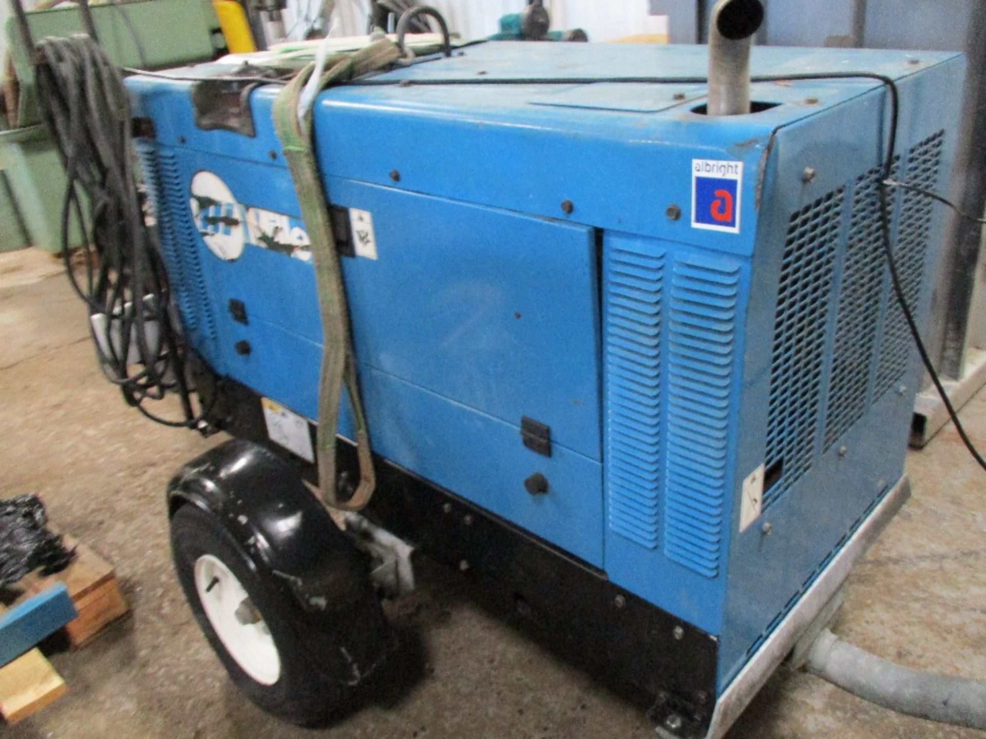 MILLER 400 TOWED WELDER WITH LEADS - Image 6 of 8