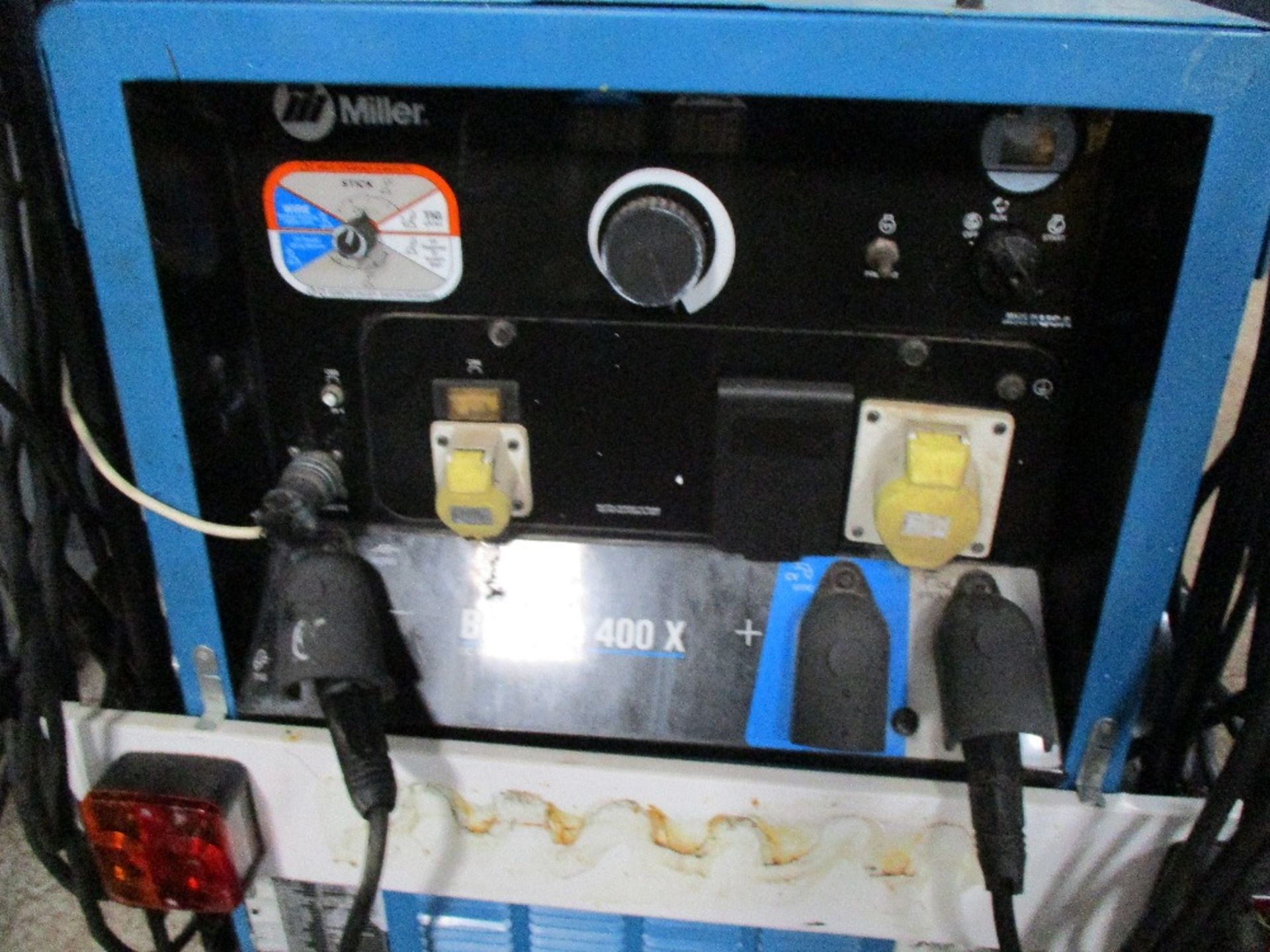 MILLER 400 TOWED WELDER WITH LEADS - Image 2 of 8