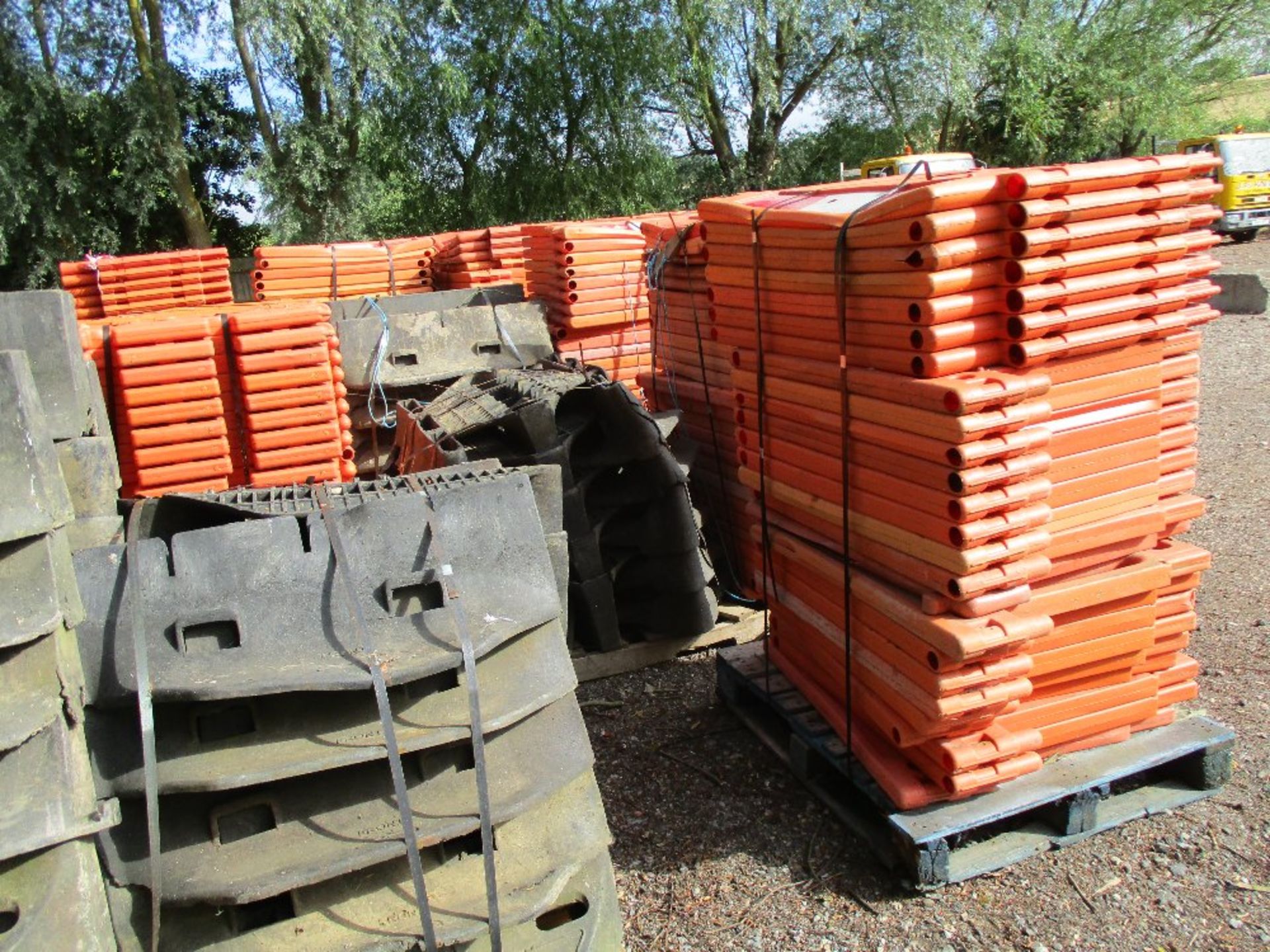 8X PALLETS OF OXFORD BARRIER TOPS PLUS 8 PALLETS OF BASES - Image 3 of 3