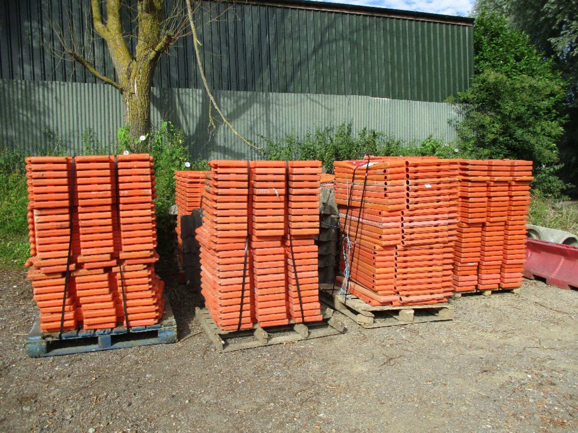 8X PALLETS OF OXFORD BARRIER TOPS PLUS 8 PALLETS OF BASES