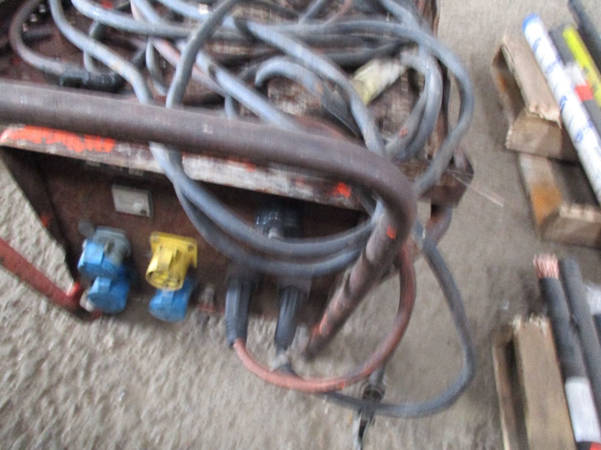 HONDA ENGINED WELDER..HAS BEEN IN STORAGE..UNTESTED - Image 3 of 3