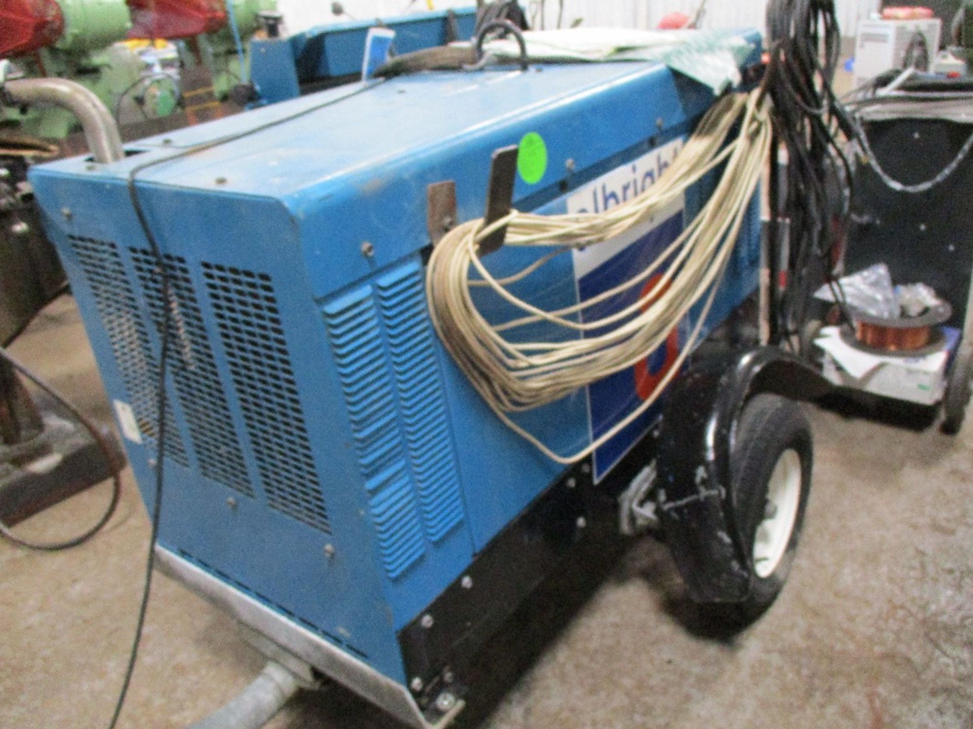 MILLER 400 TOWED WELDER WITH LEADS - Image 4 of 8