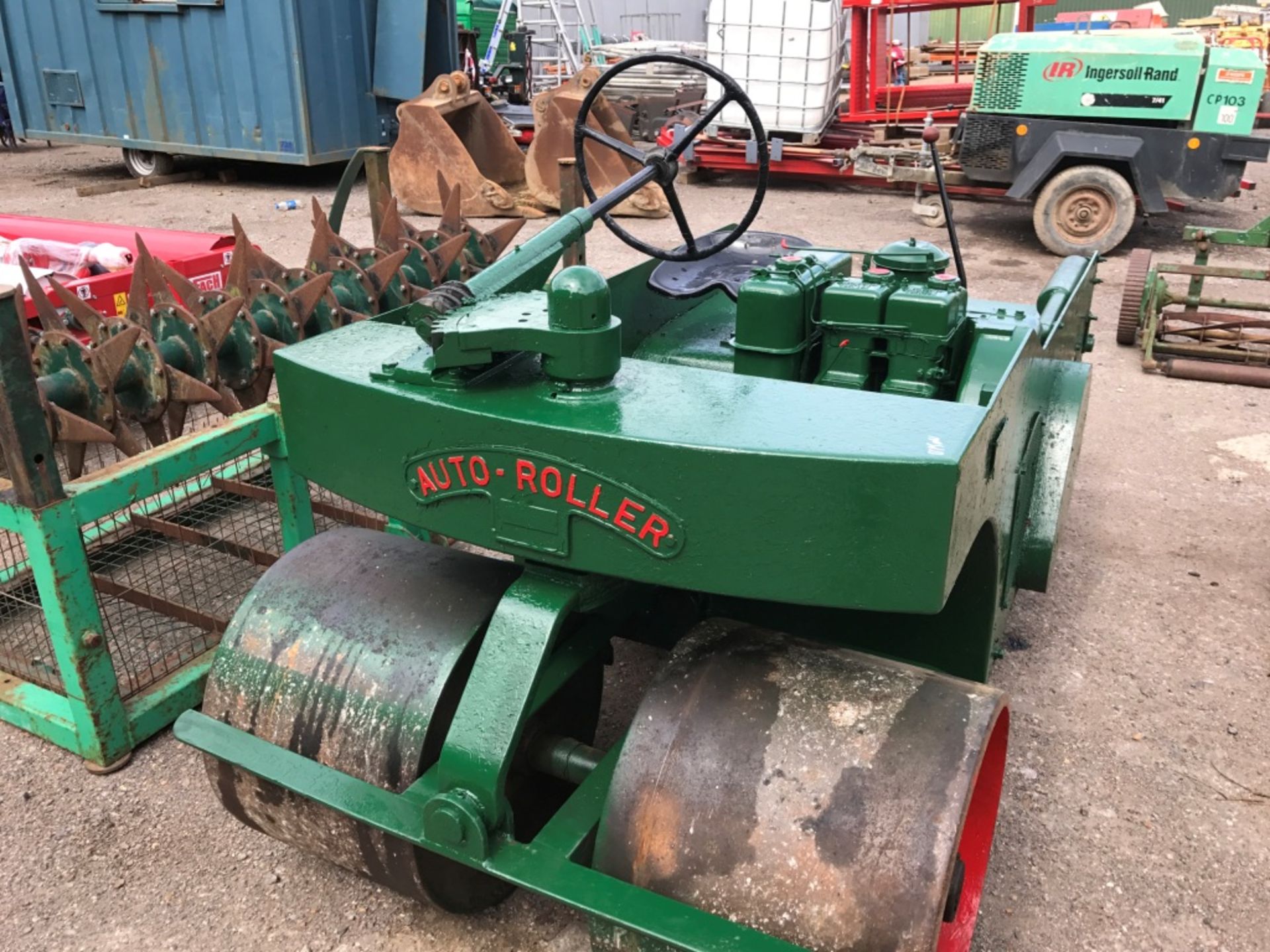 AUTO ROLLER CRICKET PITCH ROLLER, HANDLE START, LISTER ENGINE. - Image 2 of 6