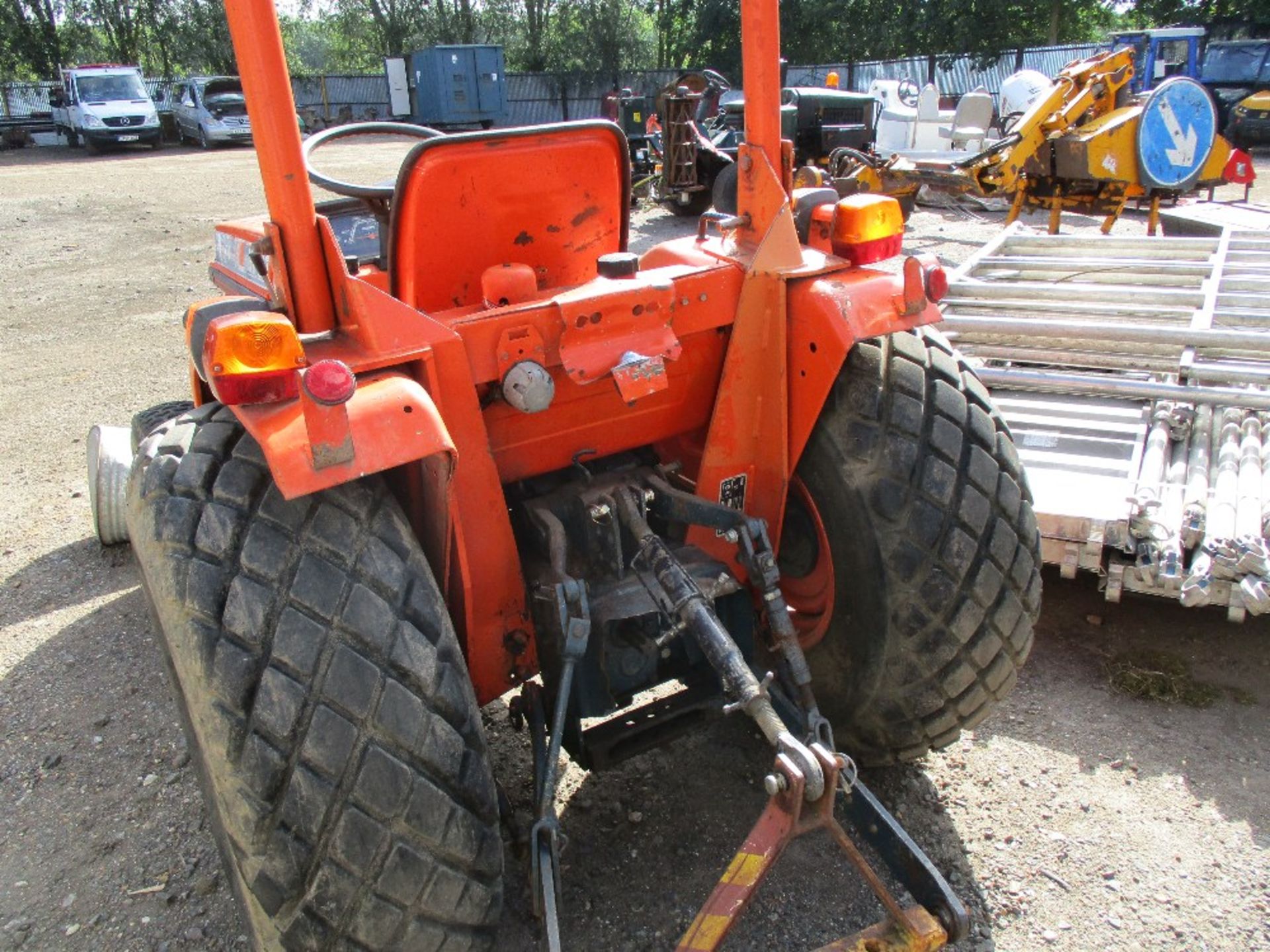 KUBOTA B2150 4WD COMPACT TRACTOR WITH HYDRASTATIC DRIVE - Image 5 of 7